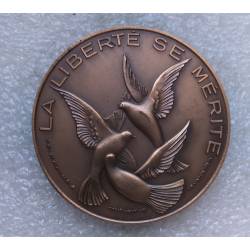 30e Anniversaire du retour des déportés 1945-1975 UNADIF - FNDIR - ANFROMF médaille de table