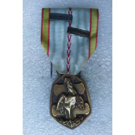 Commémorative 1939-1945 avec agrafes réduction France et Libération