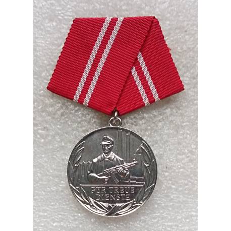 RDA : Médaille des Services Fidèles dans les Groupes Combattants des Travailleurs classe argent 15 ans