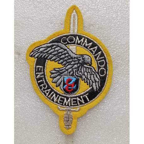 Centre d'Entrainement Commando du 9e Régiment de Zouaves GIVET (tissu)  fond jonquillesu)