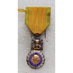 Médaille Militaire 3e Rép poinçon MDP 1