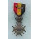 Belgique : Croix de Guerre avec ruban tricolore belge chargé d'une palme et de deux agrafes