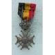 Belgique : Croix de Guerre avec ruban tricolore belge chargé d'une palme et de deux agrafes