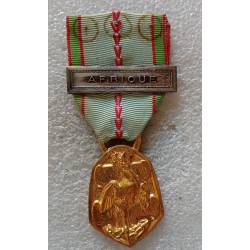 Commémorative 1939-1945 avec agrafe AFRIQUE